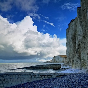 Falaises , galets et mer par temps nuageux - France  - collection de photos clin d'oeil, catégorie paysages